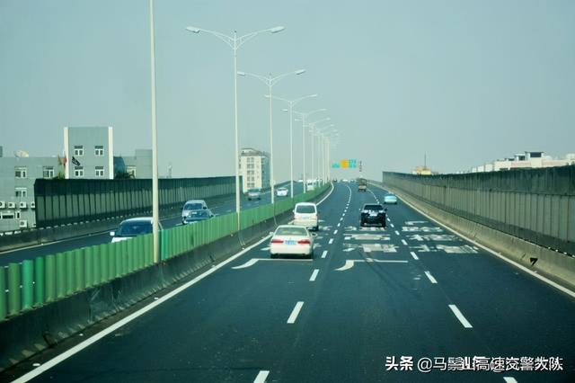 高速公路开车技巧和注意事项（高速行驶的四个开车安全要点）(2)