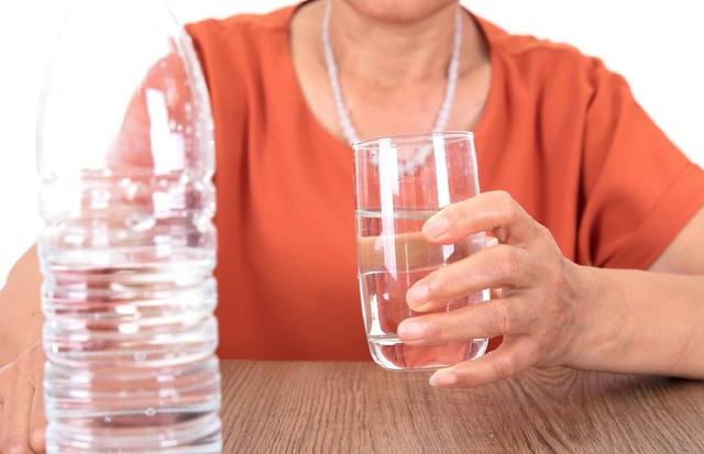 喝水对肾病有影响（尤其是肾病患者）(1)