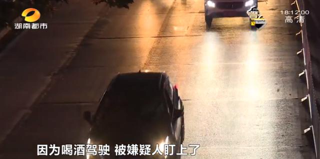行人躲避车辆惨遭被车撞（长沙这条路上为何总是豪车被撞）(1)
